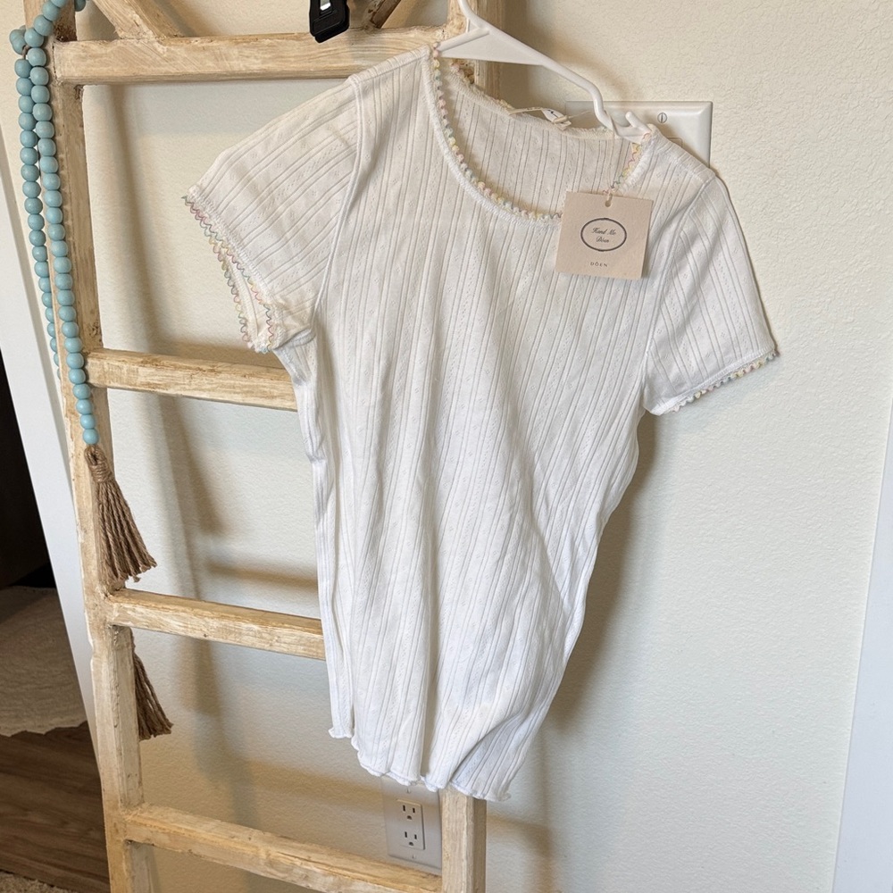 Doen White Ribbed Short Sleeve Top